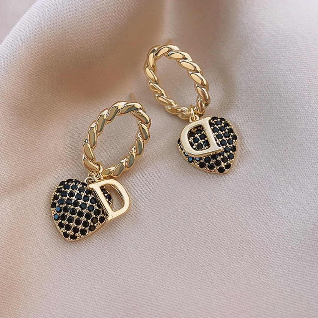 2023 New Heart Shaped Earrings Fashion Golden Earrings D Letter Zircon Heart Shaped Pendant Retro Versatile Women's Jewelry
