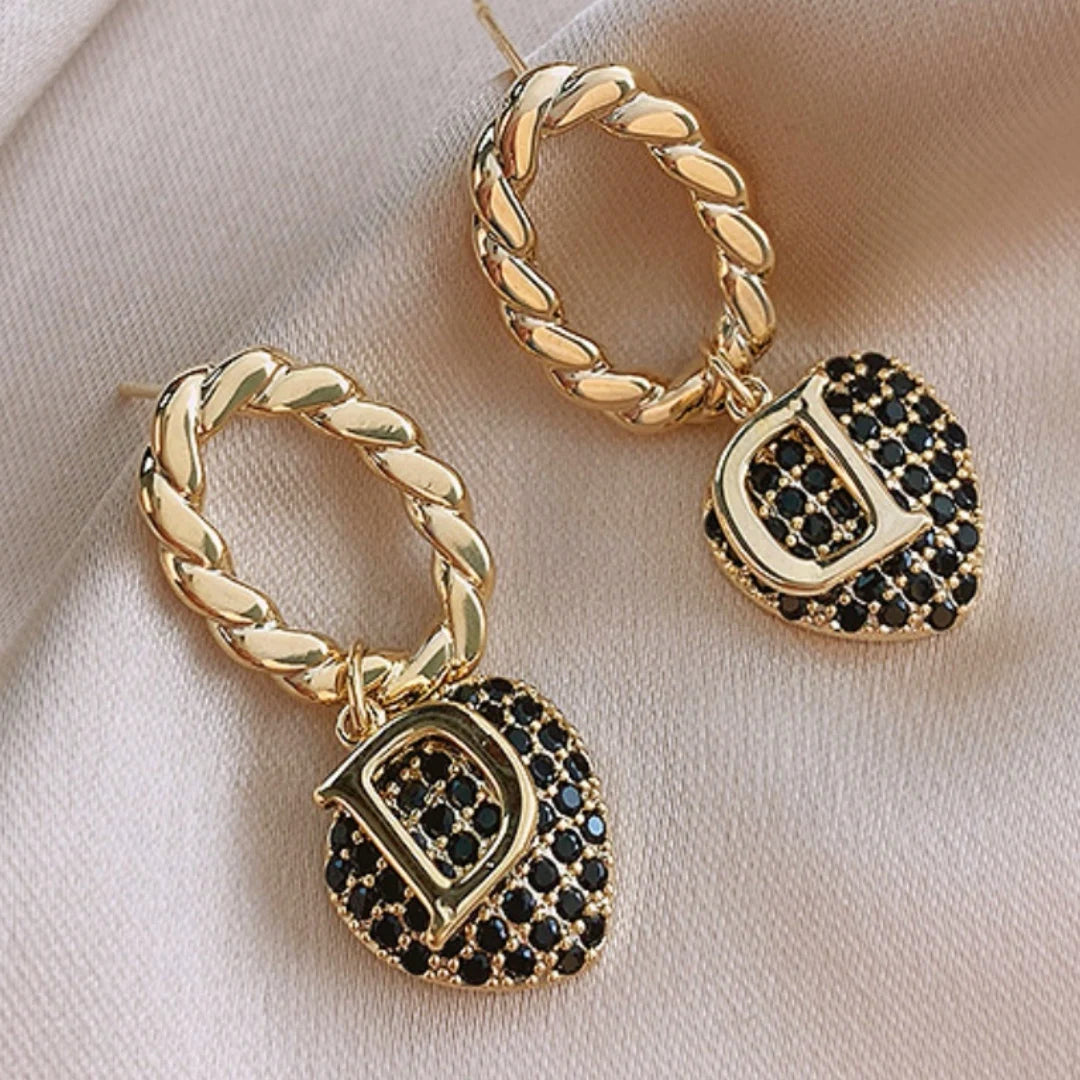 2023 New Heart Shaped Earrings Fashion Golden Earrings D Letter Zircon Heart Shaped Pendant Retro Versatile Women's Jewelry