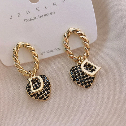 2023 New Heart Shaped Earrings Fashion Golden Earrings D Letter Zircon Heart Shaped Pendant Retro Versatile Women's Jewelry