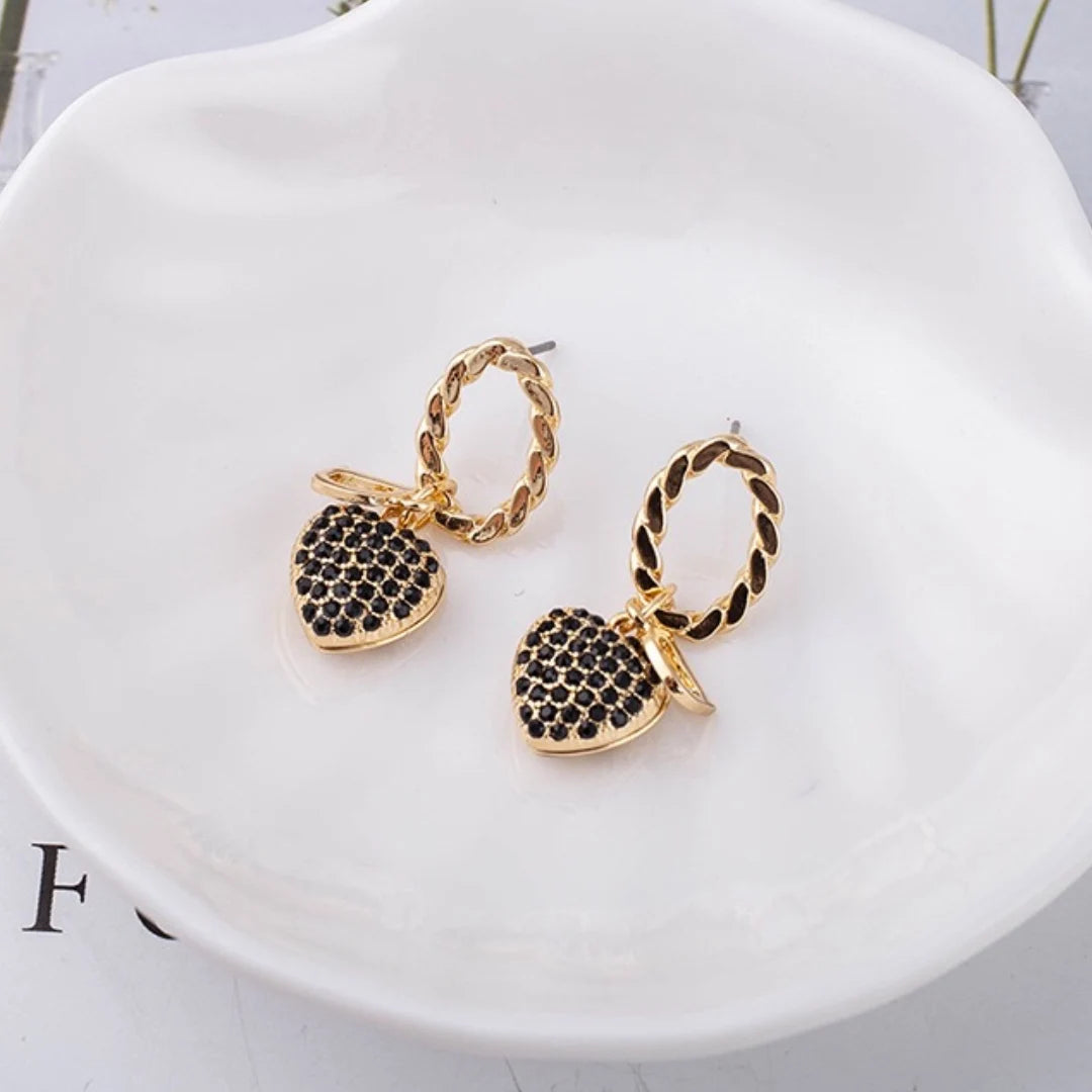 2023 New Heart Shaped Earrings Fashion Golden Earrings D Letter Zircon Heart Shaped Pendant Retro Versatile Women's Jewelry