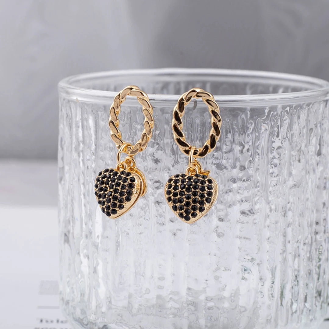 2023 New Heart Shaped Earrings Fashion Golden Earrings D Letter Zircon Heart Shaped Pendant Retro Versatile Women's Jewelry